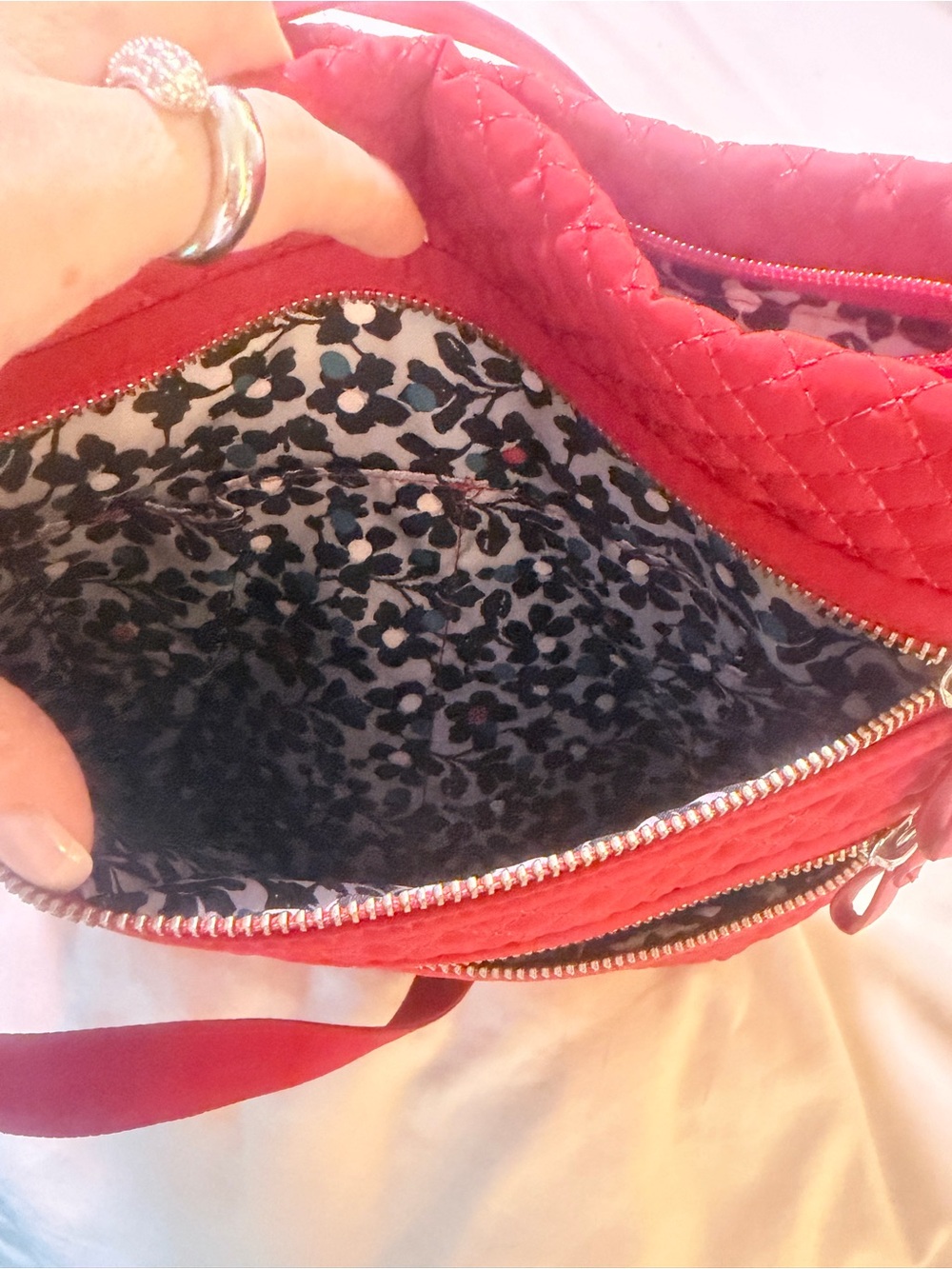 Vera Bradley Quilted Red Crossbody with Iconic Triple Zip Hipster, New With Tag - Picture 7 of 9